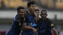 Para pemain PSIS merayakan gol yang dicetak Hadi Nur Yulianto ke gawang Martapura FC pada laga perebutan tempat ketiga Liga 2 di Stadion GBLA, Bandung, Selasa (28/11/2017). PSIS menang 6-4 atas Martapura FC. (Bola.com/Vitalis Yogi Trisna)