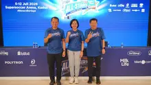 Sam'ani Intakoris, Bupati Kudus - Didiet Fadriana Abdulkadir, Direktur PT Savoria Kreasi Rasa selaku produsen HYDROPLUS - Yoppy Rosimin, Program Director Bakti Olahraga Djarum Foundation dalam press conference closing HYDROPLUS Soccer League All-Stars 2025/2026 di Supersoccer Arena, Kudus, Jawa Tengah pada MInggu (12/7/2026). (Bola.com/Bakti Olahraga Djarum Foundation)