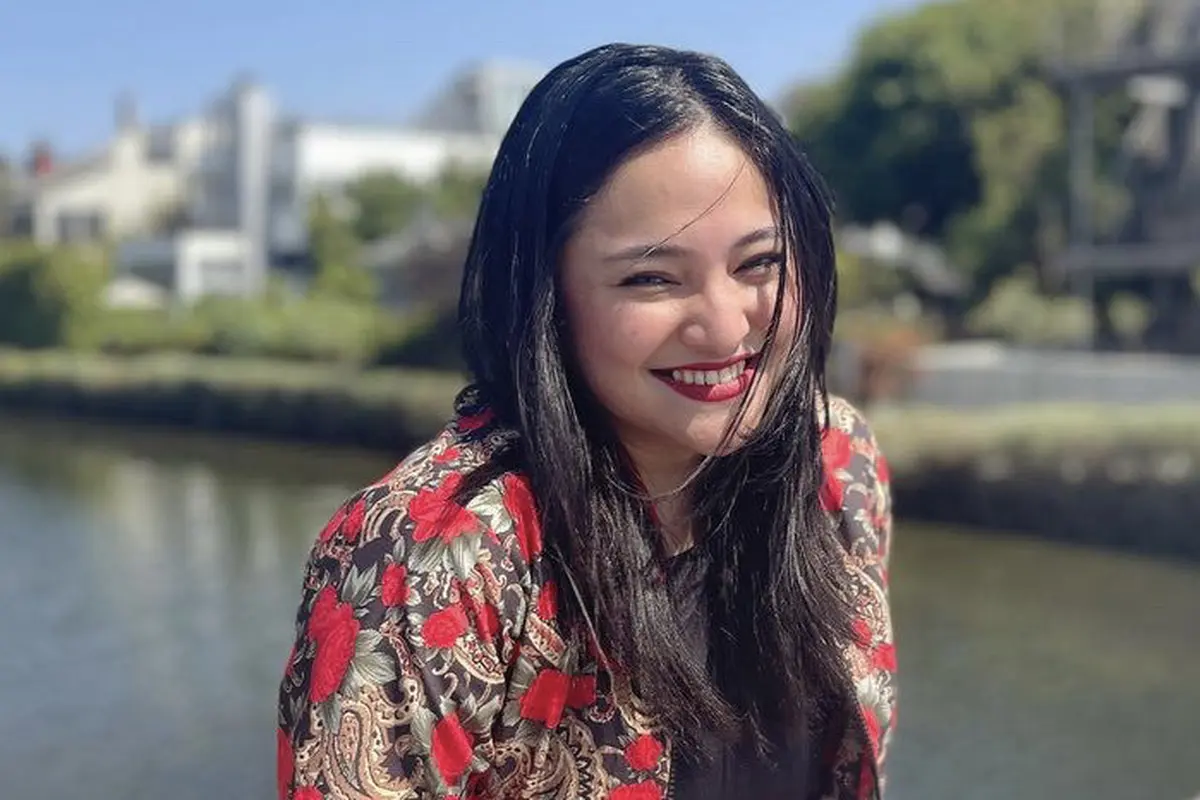 5 Gaya Fashion Marshanda Kenakan Pakaian Brand Lokal di Amerika Serikat