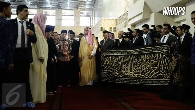 WHOOPS: Penampakan Potongan Kiswah Hadian Raja Salman untuk Masjid Istiqlal