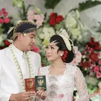 Tata Janeeta dan Raden Brotoseno (Sumber: Instagram/tatajaneetaofficial)