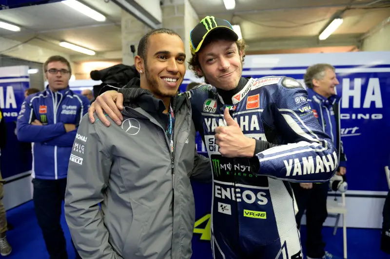 Lewis Hamilton dan Valentino Rossi