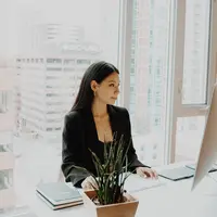 Accor Group angkat topik pentingnya peran perempuan dalam membangun masyarakat dan negara./ Photo by Keren Levand on Unsplash