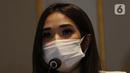 Gisella Anastasia atau Gisel menggelar jumpa pers di kawasan Gatot Subroto, Jakarta, Rabu (6/1/2021). Gisel mengaku menyesali perbuatannya yang telah mencoreng nama baik keluarga terkait kasus video syur yang menjerat dirinya bersama Michael Yukinobu De Fretes. (Liputan6.com/Herman Zakharia)