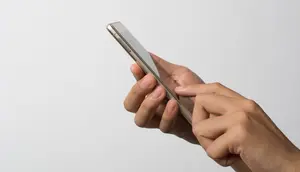 Ciri Kepribadian Orang yang Selalu Aktif Medsos Tapi Malas Balas Pesan