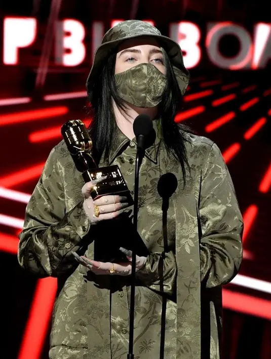 Gayanya sangat boyish, dan memiliki ciri khas milenial yang bisa jadi inspirasi.