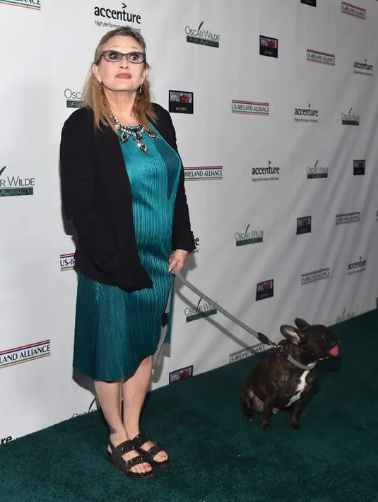 Di berbagai kesempatan, Carrie tidak pernah melewatkannya tanpa seekor Gary di sisinya. Berbagai acara yang dikunjungi Carrie, Gary selalu ikut bersamanya. (AFP/Bintang.com)