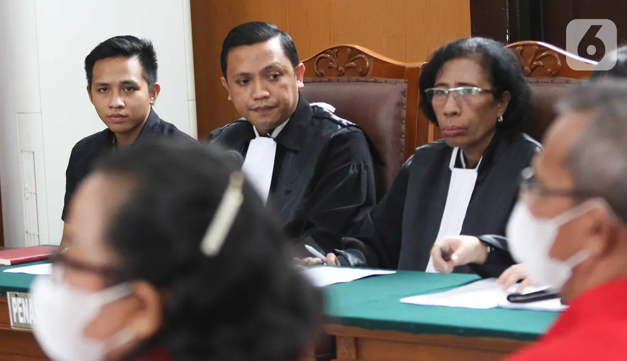 Terdakwa kasus pembunuhan Brigadir Yoshua, Richard Eliezer Pudihang Lumiu mengikuti sidang lanjutan di PN Jakarta Selatan, Jakarta, Selasa (25/10/2022). Sidang itu beragenda mendengarkan keterangan saksi diantaranya saksi pelapor Kamaruddin Simanjuntak, kedua orang tua korban Samuel Hutabarat dan Rosti Simanjuntak serta pacar korban Vera Simanjuntak. (Liputan6.com/Faizal Fanani)