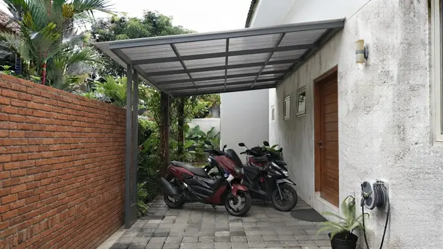 Desain Kanopi Samping Rumah untuk Area Penyimpanan Motor