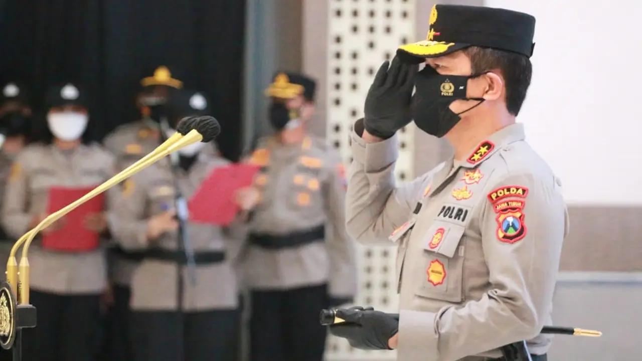 Kapolda Jatim melantik sejumlah kapolres baru. (Dian Kurniawan/Liputan6.com)