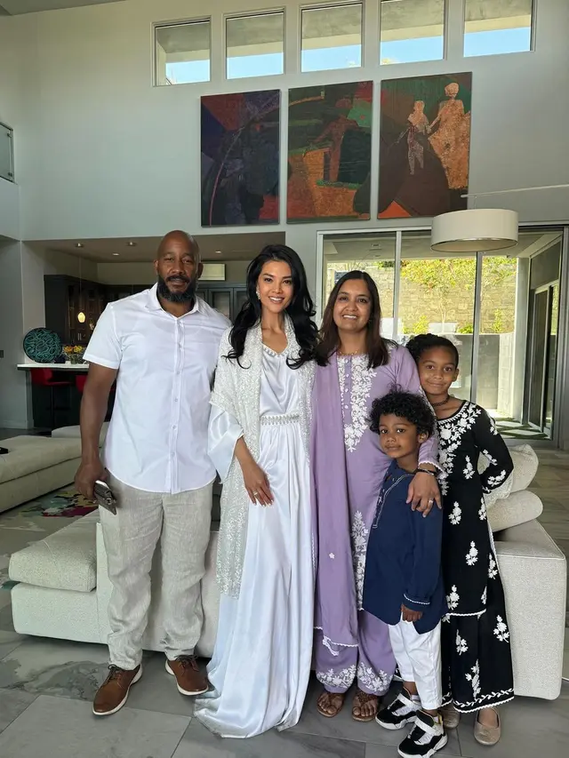 Lebaran Farah Quinn di Amerika