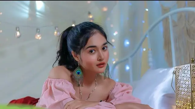 7 Gaya Pemotretan Jasmine Elfira, Pemeran Tisa dalam Sinetron Roda Roda Gila
