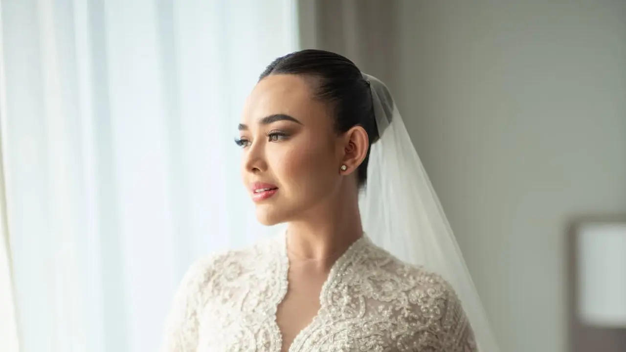 Amanda Manopo dan Kenny first kiss di hari pernikahannya.  [@fannyhamasaki]