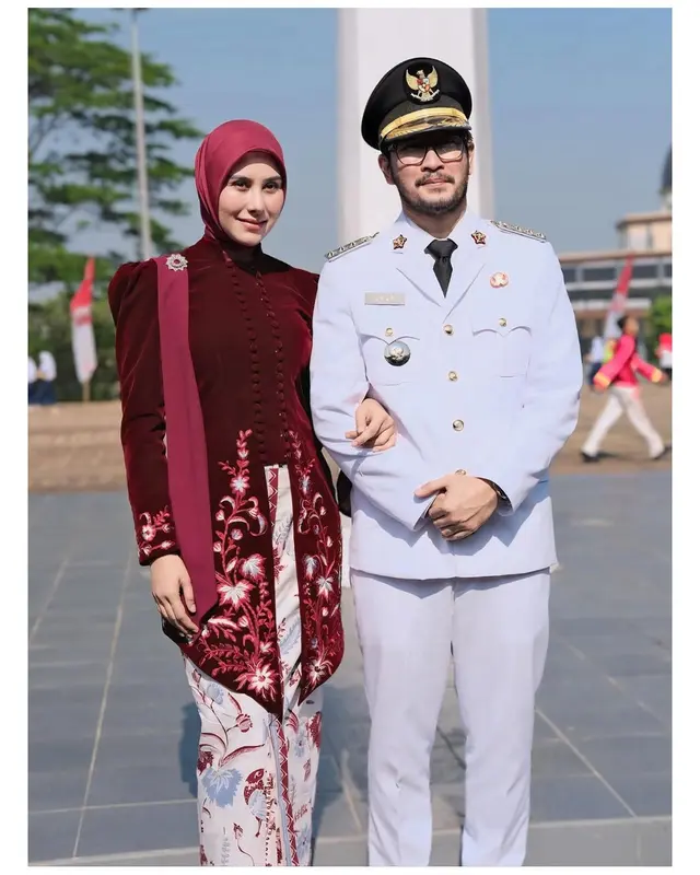 7 Potret Syahnaz Sadiqah perdana sebagai istri bupati di upacara HUT ke-80 RI, anggun berkebaya merah