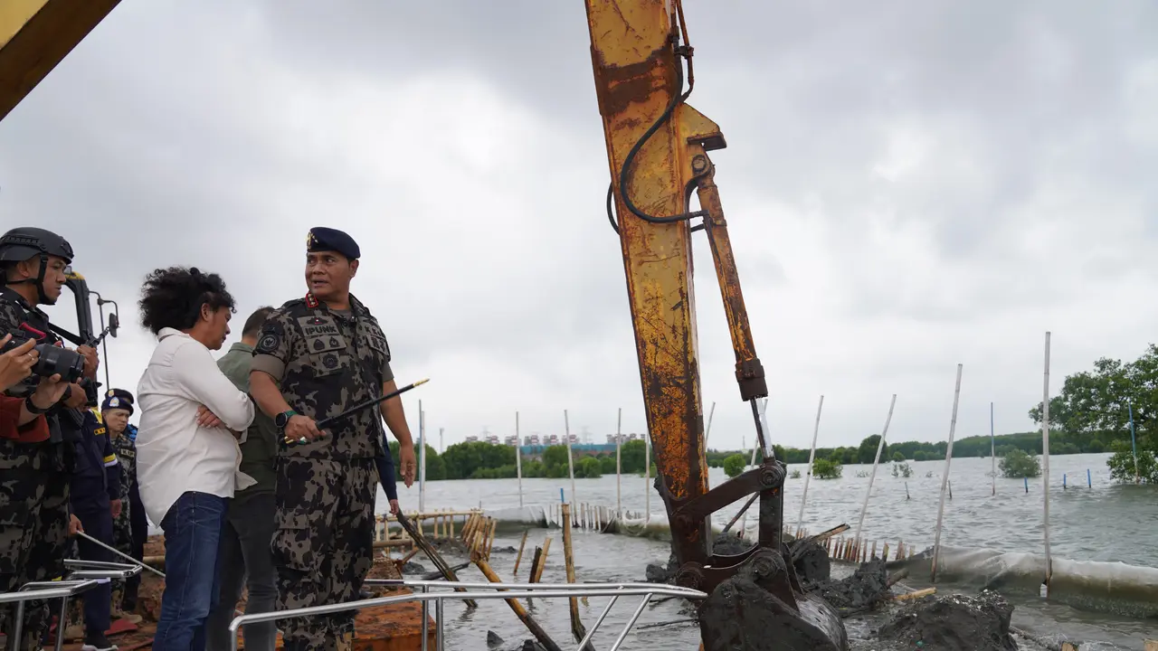 Mulai Hari Ini Pagar Laut di Bekasi Dibongkar Secara Mandiri oleh PT TRPN