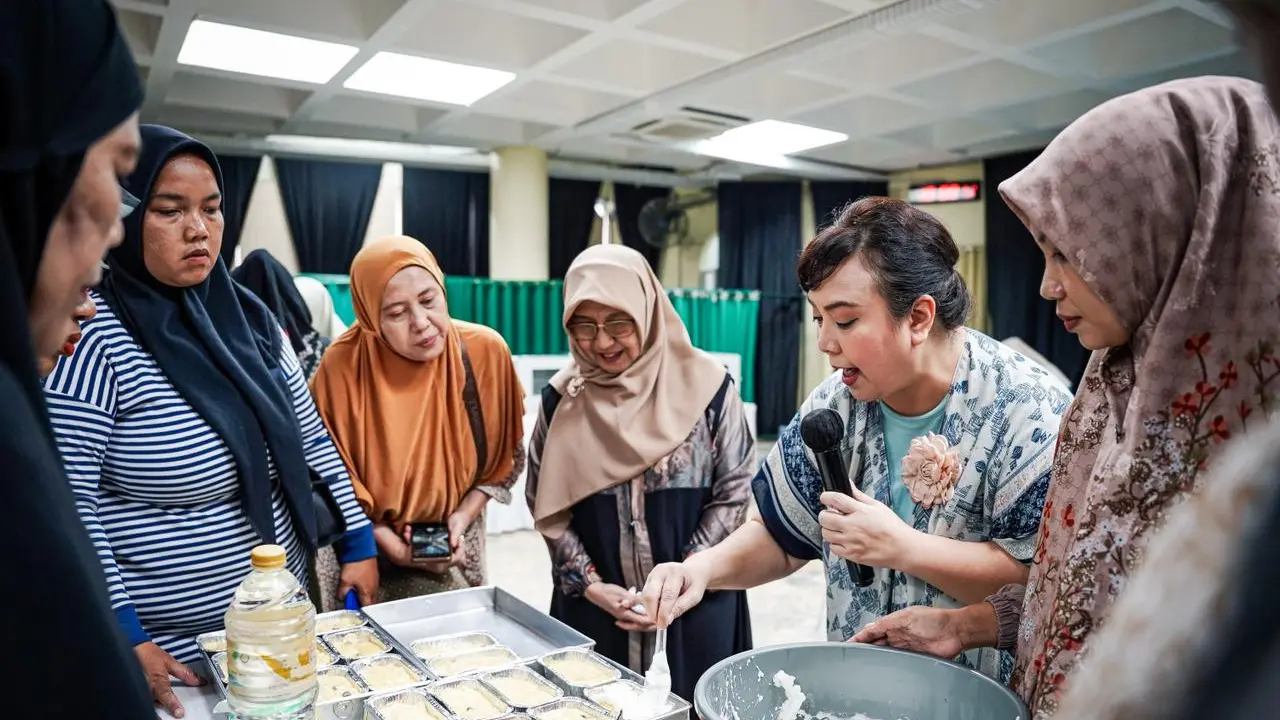 Workshop Baking Pizza dan Wingko Singkong bertajuk 'Berkah Melimpah Inovasi Komoditas Lokal' bagi ibu-ibu.