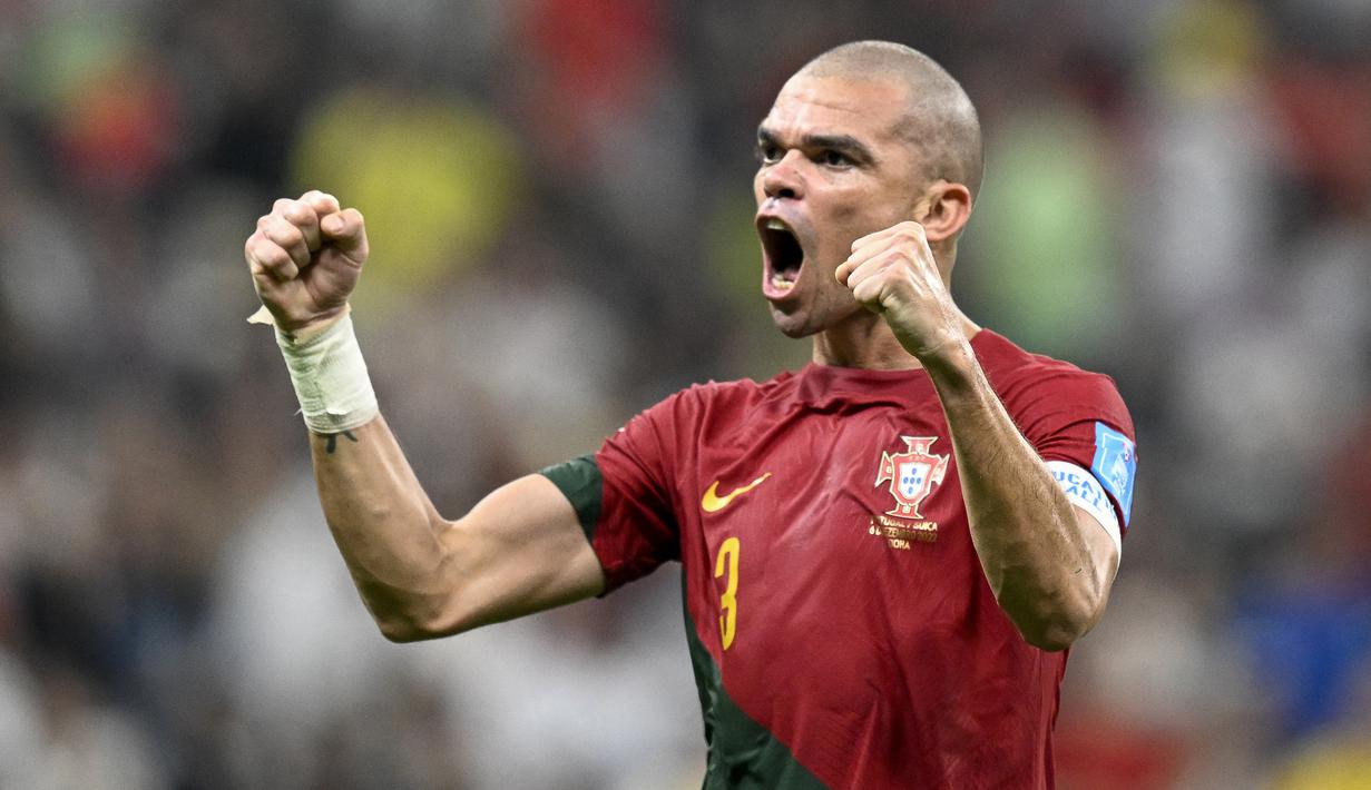 Dalam sejarah Piala Dunia, pencetak gol tertua hingga kini masih dipegang oleh striker asal Kamerun, Roger Milla. Ia melakukannya pada edisi 1994 saat Kamerun kalah 1-6 dari Rusia di laga terakhir fase grup, 28 Juni 1994. Hingga kini belum ada satu pun pemain yang mampu memecahkan rekor tersebut. Pada Piala Dunia 2022 yang baru saja usai, beberapa pemain berusia tua berhasil membuktikan kapasitasnya dengan mencetak gol. Berikut daftar 5 besarnya. (Patricia De Melo Moreira)