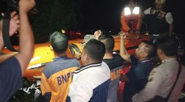 Evakuasi korban serangan buaya di Kabupaten Pelalawan.