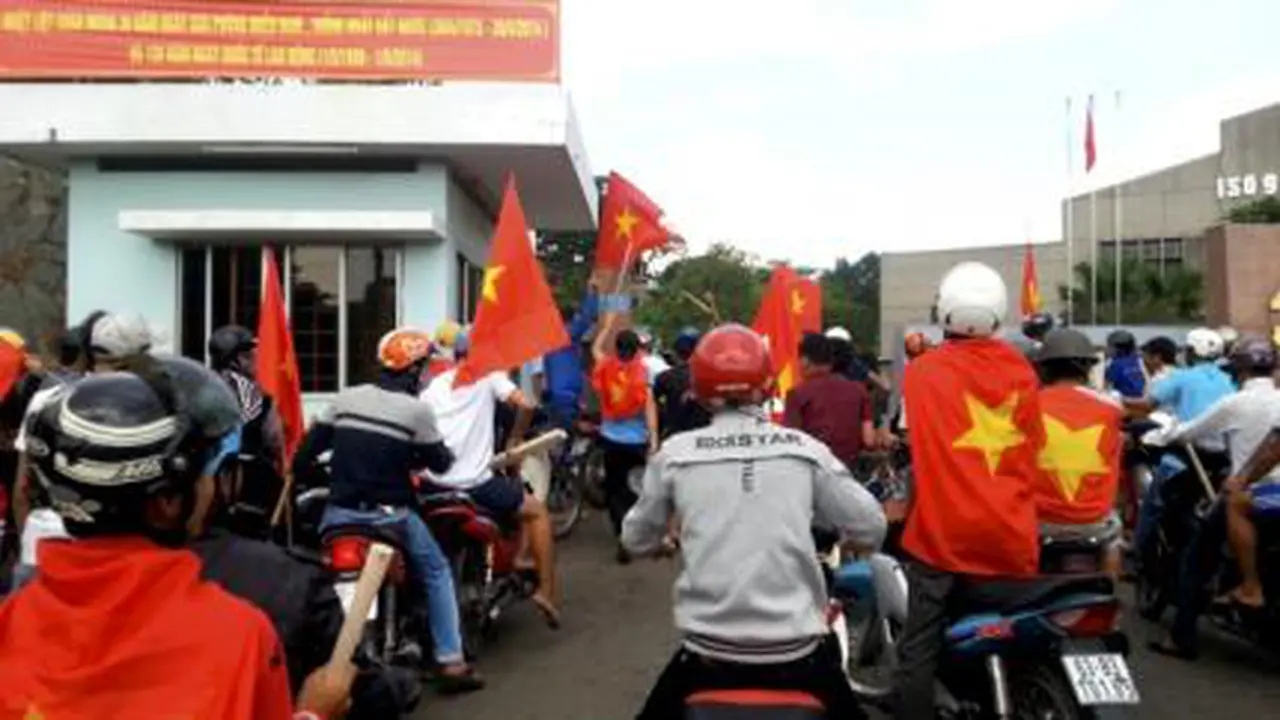 Pulangkan Warga China di Vietnam, Kapal-Pesawat Carter Disiapkan
