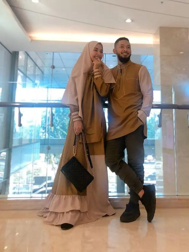 6 Potret Uki Eks NOAH dan Istri yang Kini Hamil Anak Ketiga