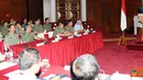 Citizen6, Cilangkap: Panglima TNI Mayjen TNI Hambali Hanafiah menutup Rakorops dan Rakernislat  TNI TA. 2011 di Aula Gatot Soebroto, Mabes TNI Cilangkap Jakarta Timur, Rabu (21/12). (Pengirim: Badarudin Bakri)