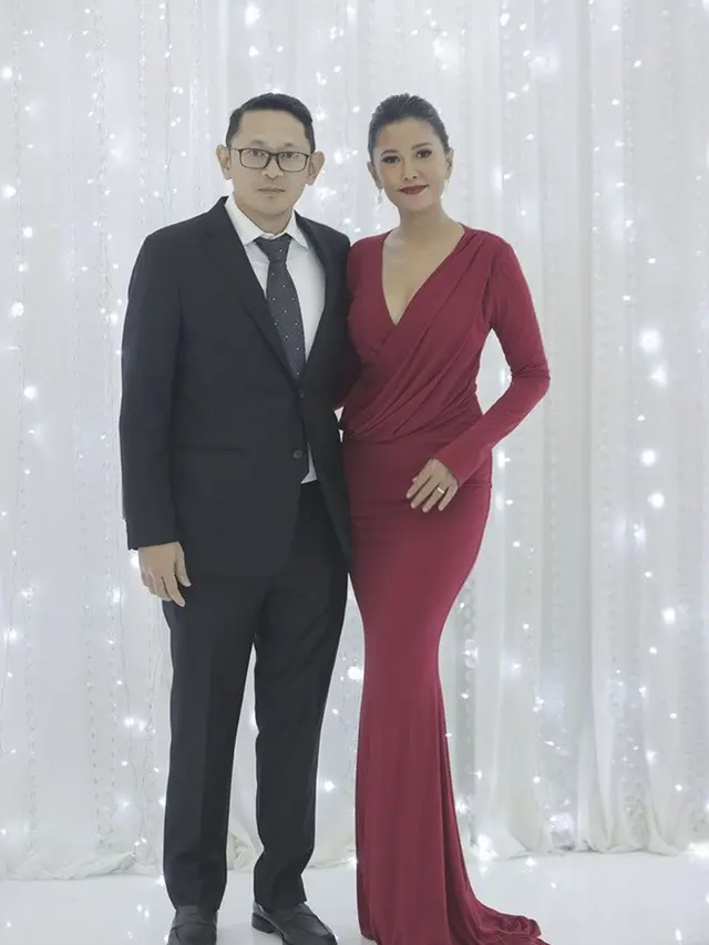 7 Gaya Seleb di Resepsi Pernikahan Syahrini dan Reino Barack, Cantik dan Tampan