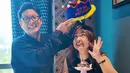 Putri Titian pun menanggapi harapan anaknya dengan senyum dan mengaku sadar sering memarahi mereka. Ia meminta maaf atas hal itu, namun menjelaskan bahwa semua dilakukan demi kebaikan keluarga. Responsnya menunjukkan sisi keibuan yang penuh tanggung jawab dan cinta. (Liputan6.com/IG/@putrititian)