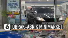 Mobil polisi yang menghadang berupaya ditabrak.