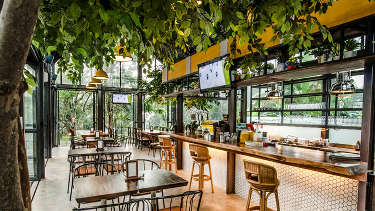 30 Rekomendasi Tempat Makan di Bandung untuk Keluarga, Nyaman dan Ramah Anak