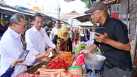 Presiden Jokowi mengunjungi Pasar Rogojampi, Kabupaten Banyuwangi, Provinsi Jawa Timur, Rabu (27/12/2023). (Foto: Muchlis Jr - Biro Pers Sekretariat Presiden)