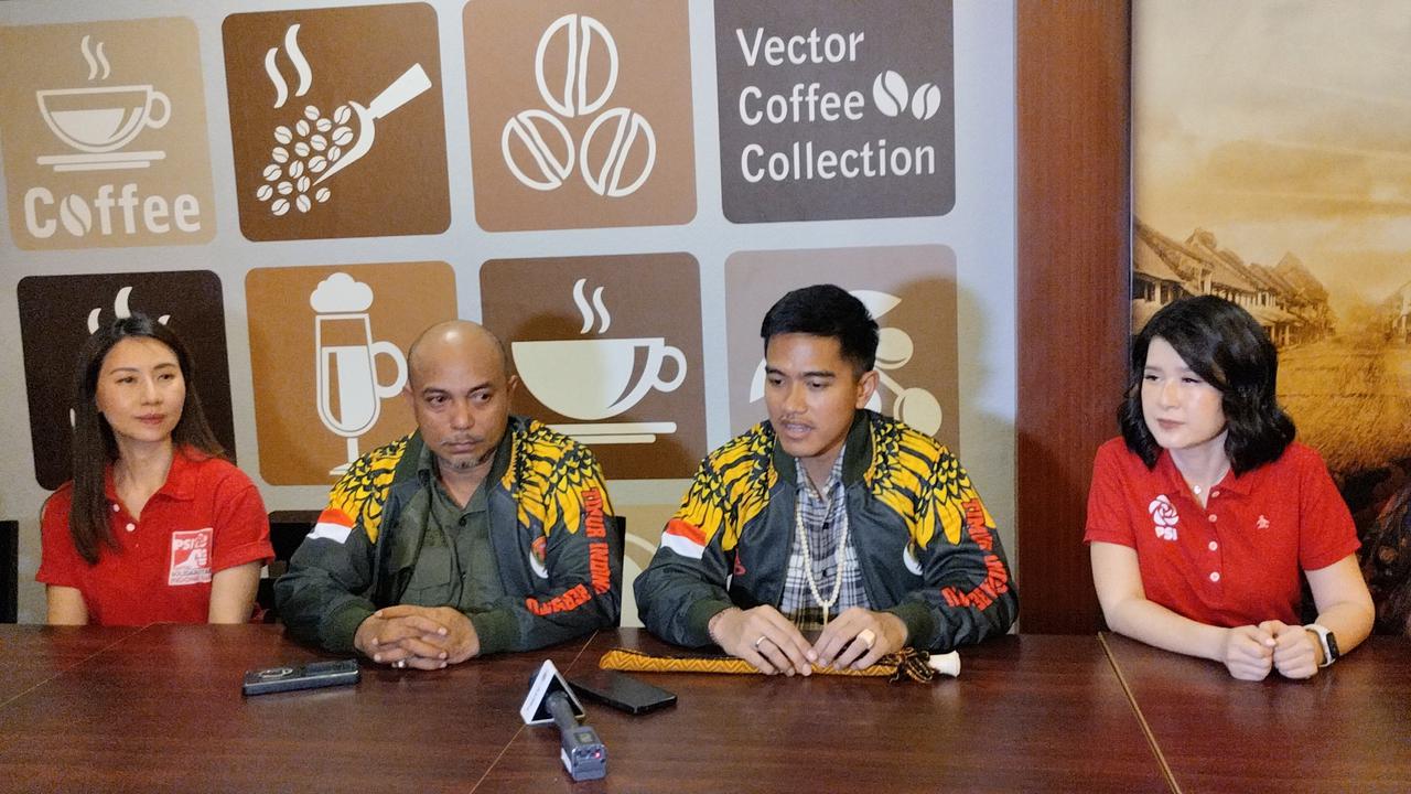 Ketua Umum (Ketum) PSI Kaesang Pangarep saat ditemui wartawan usai bertemu relawan Jokowi Timur Indonesia Bersatu (TIB) di Hotel Cipta, Jakarta Pusat, Senin (16/10/2023).