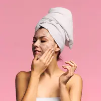 Ilustrasi exfoliasi kulit wajah berlebihan. (c) RostyslavOleksin/Depositphotos.com