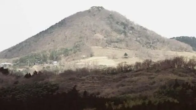 Gunung Senganmori adalah pusat dari banyak penampakan alien.