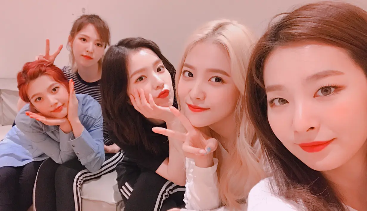 Red Velvet dipastikan akan membawakan dua lagu andalan saat akan tapil di Pyongyang, Korea Utara. Seperti yang dikabarkan Yonhap News, Red Velvet sudah menyerahkan daftar lagu yang akan mereka bawakan. (Foto: instagram.com/redvelvet.smtown)