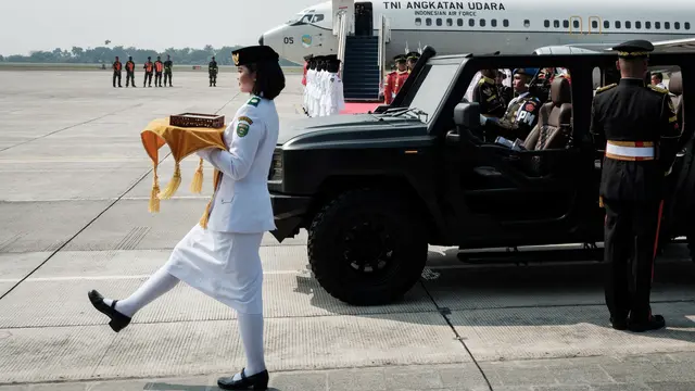 Kirab Bendera Merah Putih Tiba di Halim