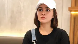 Perempuan kelahiran 9 Oktober 1995 memang memiliki style fashion yang menarik untuk dilihat. Dengan memakai topi putih, Masa Clara terlihat lebih berkarisma. Aura kecantikannya pun sangat terpancarkan di foto tersebut. (Liputan6.com/IG/@masayuclara)