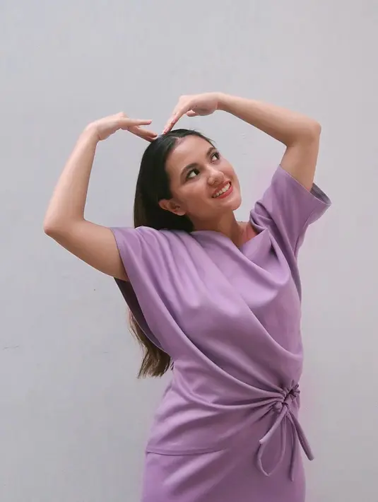 "Biasanya makan es krim itu kalau misalnya untuk lift up my mood, ya namanya hidup adalah sedihnya, butuh sesuatu yang benar-benar ngeboost lagi," ujarnya pada peluncuran Joyday Mulberry Red Velvet, di kawasan Kuningan, Jakarta Selatan, Jumat (14/2/2020).(Instagram/aruanmarsha)