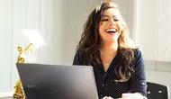 ilustrasi perempuan bekerja/Photo by Mateus Campos Felipe on Unsplash