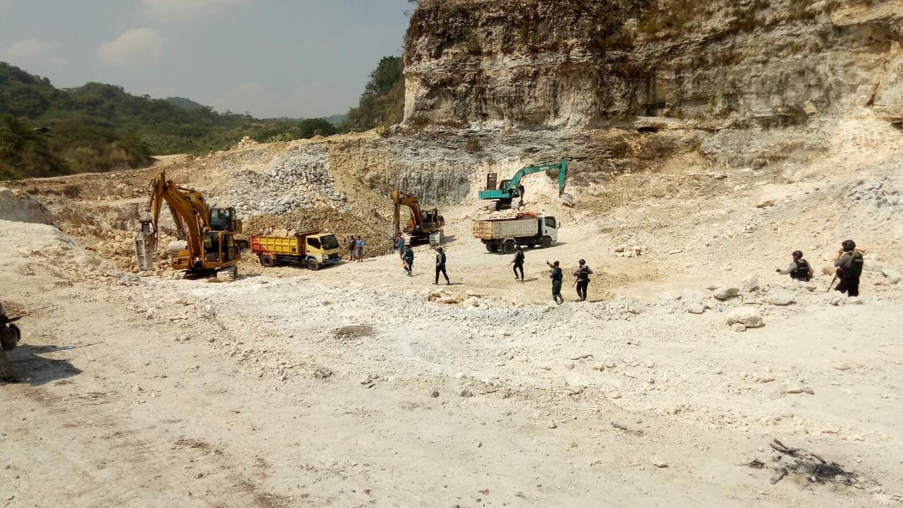 Ilustrasi tambang batu kapur ilegal