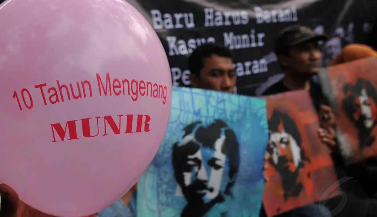 Komisi untuk Orang Hilang dan Tindak Kekerasan (Kontras) melakukan aksi di depan Rumah Transisi Jokowi-JK, Jakarta, (8/9/14). (Liputan6.com/Johan Tallo)