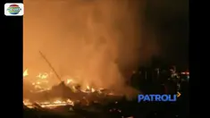 Api hanguskan enam ruko di Pasar Pagi Angreka, Pekanbaru, Riau pada Selasa (27/11) dini hari.