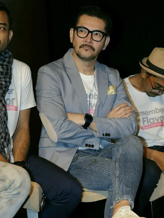 Di preskon film Remember The Flavor di XXI Djakarta Teater, Jakarta Pusat, pada Rabu (8/2/2017), Ferry bercerita soal karakter di film tersebut menjadi lelaki bernama Hendro yang belum move on dari kenangan bersama istrinya. (Galih W. Satria/Bintang.com)