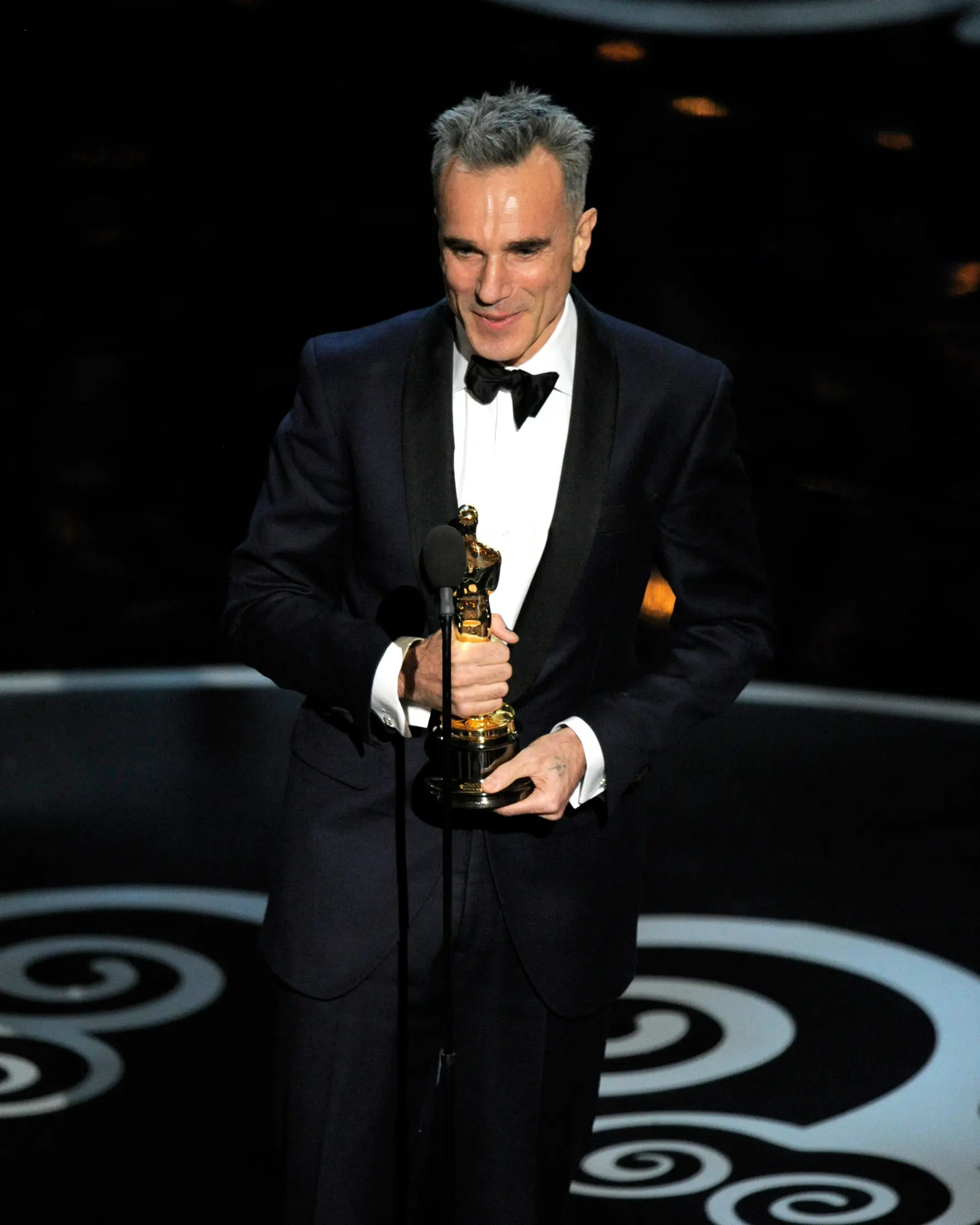 Aktor kelahiran Inggris Daniel Day-Lewis mendapat penghargaan sebagai Aktor Terbaik dalam Oscar 2013 untuk perannya dalam "Lincoln". (Photo by Chris Pizzello/Invision/AP)