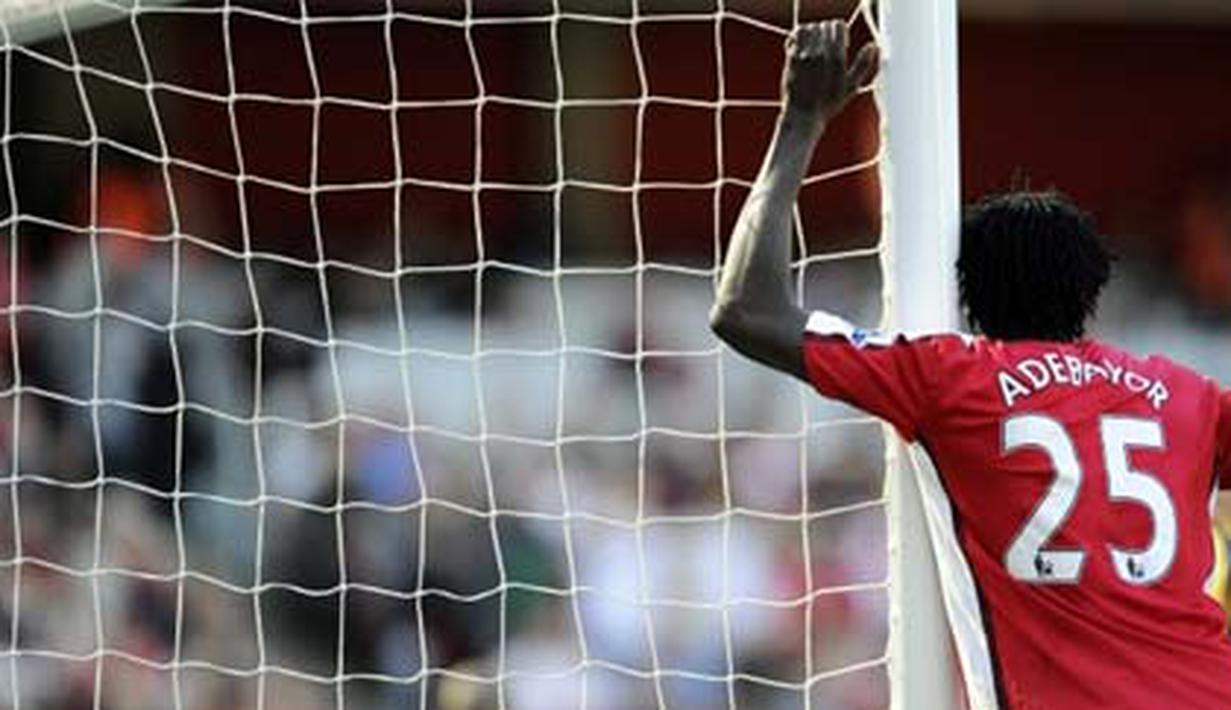 Arsenal's Emmanuel Adebayor during the game against Manchester City during the Premiership match at Emirates Stadium in London on April 4, 2009. AFP PHOTO/Adrian Dennis
