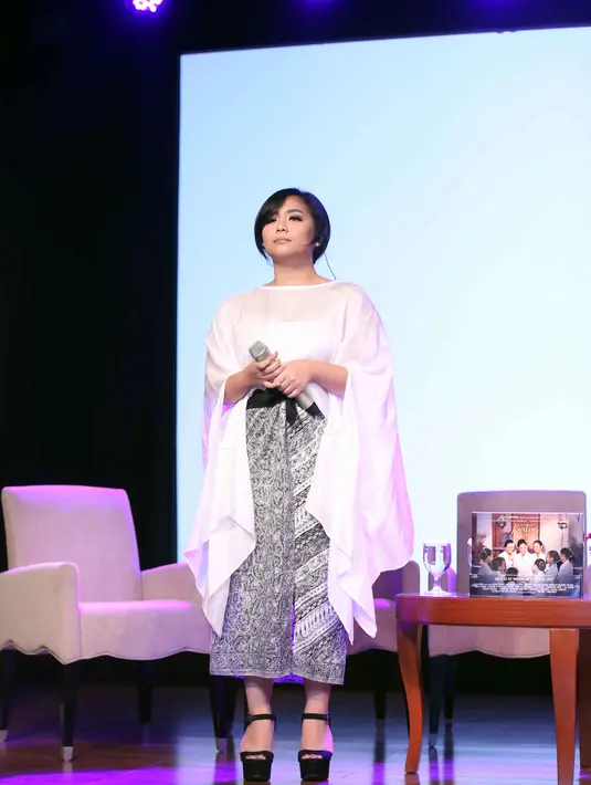 Gita Gutawa hadir dalam peluncuran trailer, soundtrack dan web film Kartini di Djakarta Theater XXI, Jakarta Pusat, Selasa (21/3/2017). Film Kartini akan dirilis pada 19 April mendatang. Ia tampil mengisi soundtrack. (Nurwahyunan/Bintang.com)