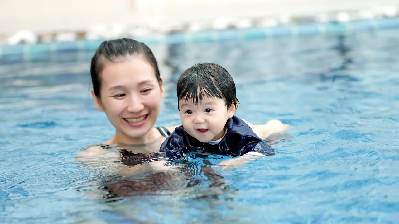 anak berenang