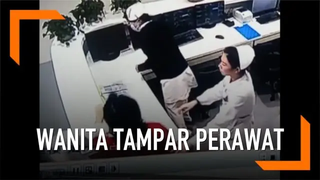 Wanita memukul dan menjambak seorang perawat di sebuah rumah sakit Shanghai, China. Wanita tersebut menilai perawat tidak memberikan perawatan yang tepat kepada suaminya.