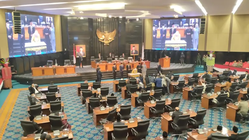 DPRD DKI Jakarta mengumumkan pemberhentian Anies Baswedan-Riza Patria