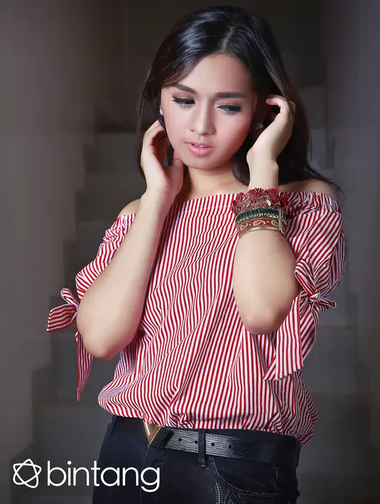 Hingga pada akhirnya ia mengikuti festival Pesparawi. Lewat kompetisi ini, akhirnya ia belajar nyanyi seriosa karena wajib untuk mengikuti kompetisi tersebut. (Foto: Deki Prayoga, Digital Imaging: Muhammad Iqbal Nurfajri/Bintang.com)