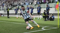 Argentina sukses mengalahkan Australia dengan skor 2-0 pada FIFA Matchday yang digelar di China. Lionel Messi bermain penuh pada laga ini. Messi bahkan ikut mencetak gol kemenangan Tim Tango. (AP Photo/Andy Wong)